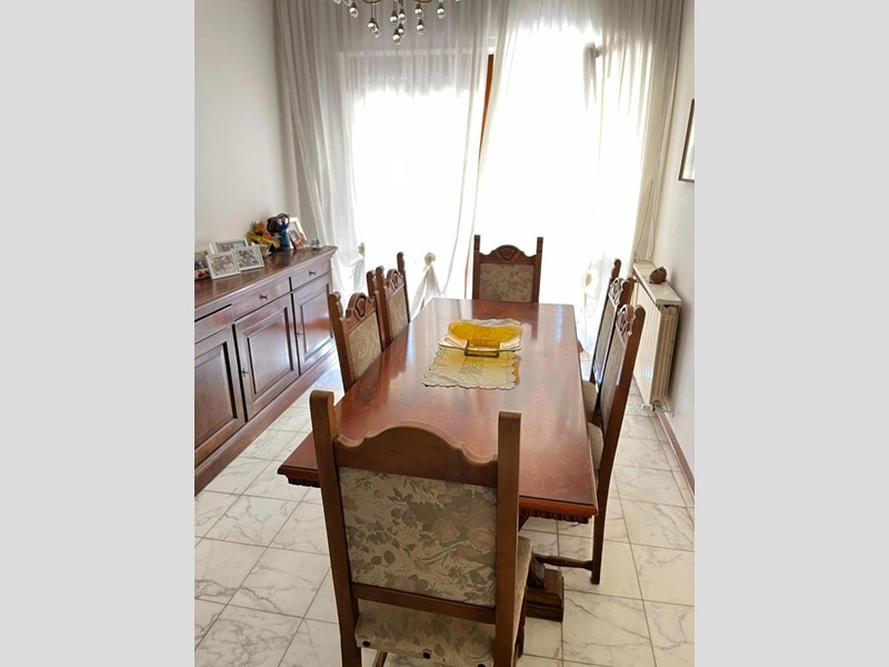 Quadrilocale in Vendita a Carrara, zona Avenza, 195'000€, 110 m², arredato
