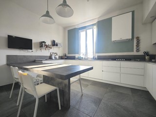 Villa in Vendita a Fucecchio, 600'000&euro;, 435 m², con Box