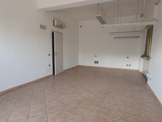 Immobile commerciale in Affitto a Capannori, zona Lammari, 600€, 48 m²