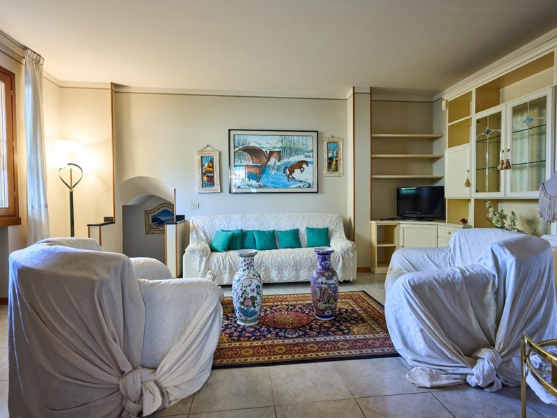 Appartamento in Vendita a Empoli, 400'000€, 110 m², con Box