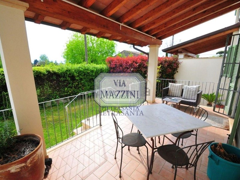 Villetta a schiera in Vendita a Pietrasanta, 600'000&euro;, 240 m²