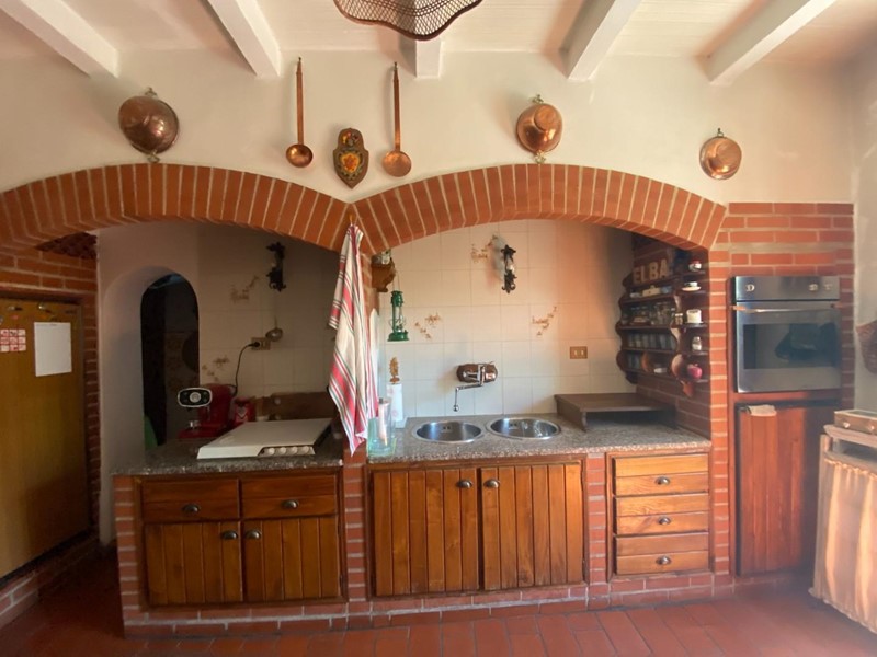 Casa Semi Indipendente in Vendita a Lastra a Signa, zona Ginestra Fiorentina, 480'000€, 230 m², con Box