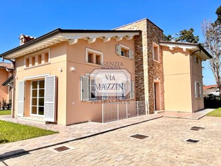 Villa in Vendita a Pietrasanta, 1'150'000&euro;, 280 m²