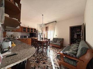 Appartamento in Vendita a Vinci, zona Sovigliana, 230'000€, 110 m²