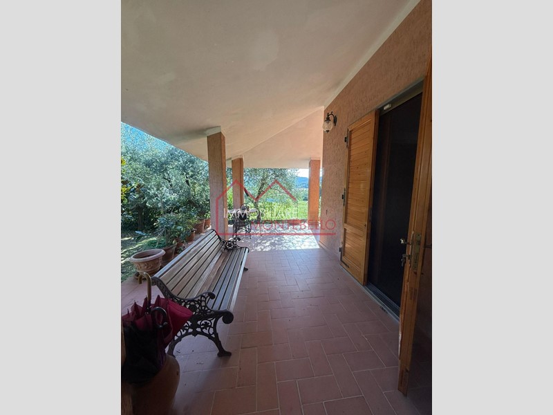 Villa in Vendita a Camaiore, zona Montebello, 648'000&euro;, 216 m², arredato