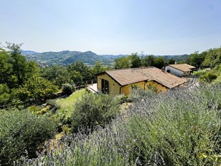 Villa in Vendita a Amandola, 380'000€, 200 m²