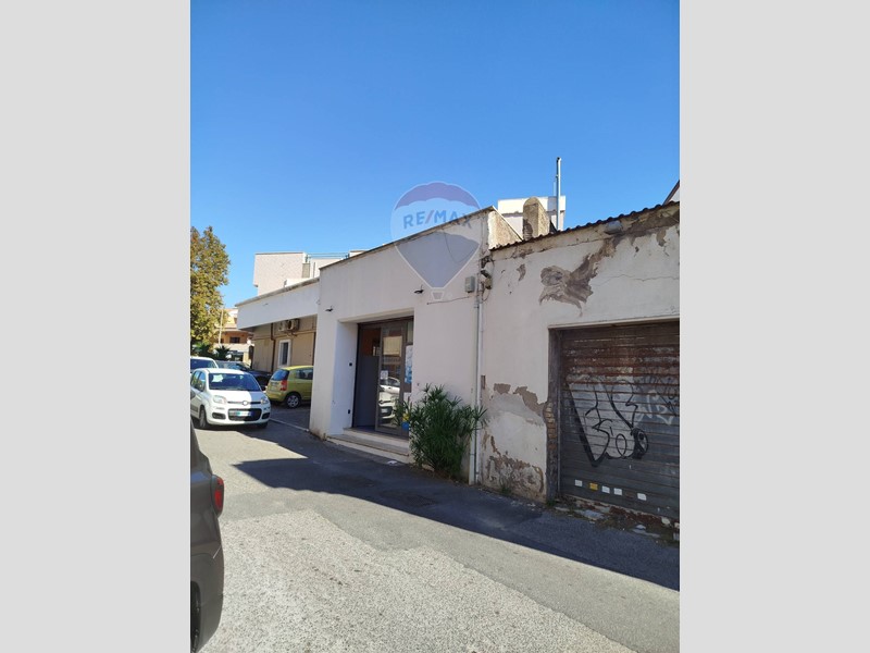 Immobile commerciale in Vendita a Anzio, 115'000€, 74 m²