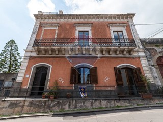 Casa Indipendente in Vendita a Belpasso, 227'000€, 250 m²