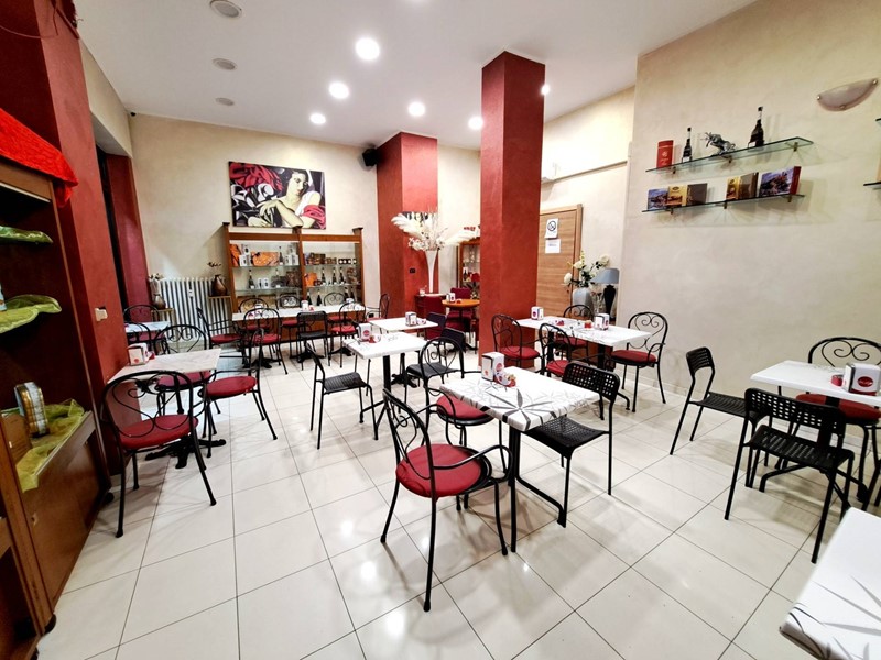 Attività commerciale in Vendita a Torino, 220'000€, 180 m²