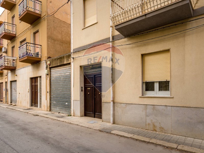 Casa Indipendente in Vendita a Trapani, 135'000&euro;, 248 m²