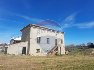 Rustico in Vendita a Vasto, 99'000&euro;, 225 m²