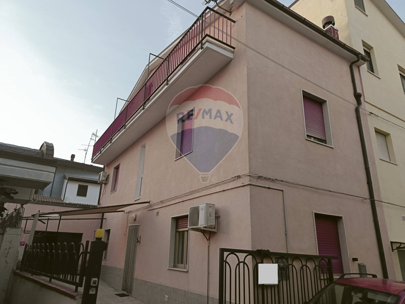 Appartamento in Vendita a San Salvo, 90'000€, 180 m²