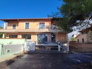 Casa Indipendente in Vendita a Simaxis, 265'000€, 859 m², con Box