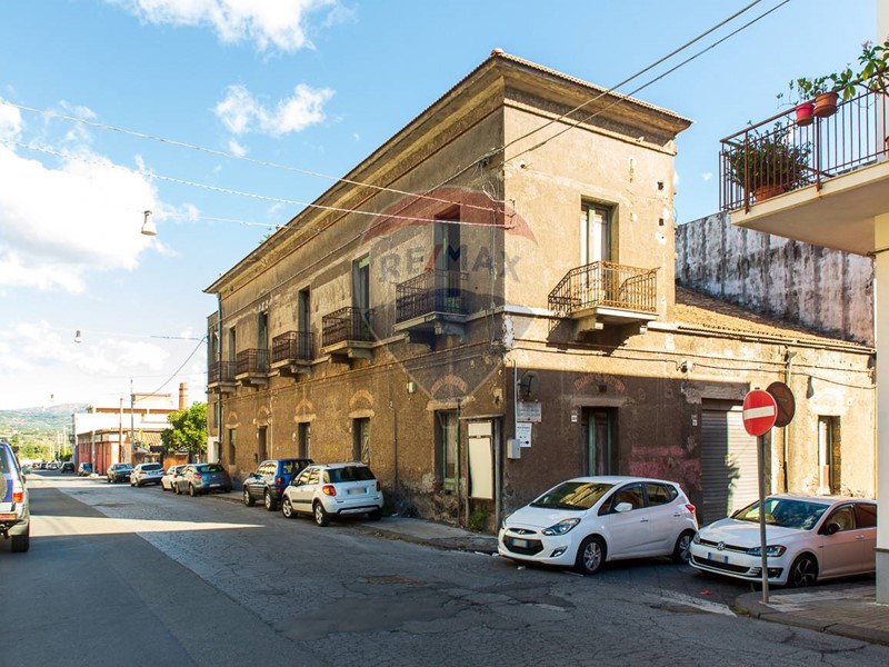 Casa Indipendente in Vendita a Riposto, 390'000€, 706 m², con Box