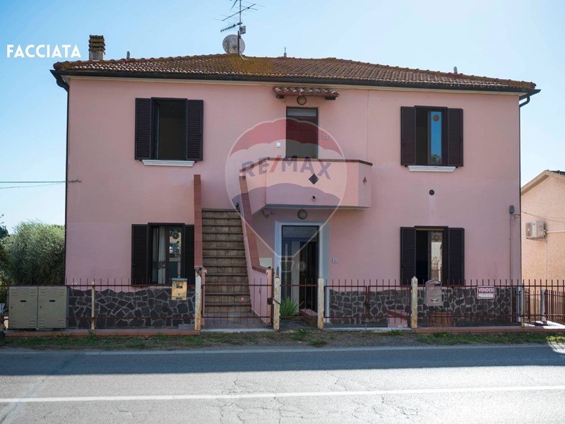 Casa Semi Indipendente in Vendita a Roccastrada, 250'000€, 236 m²