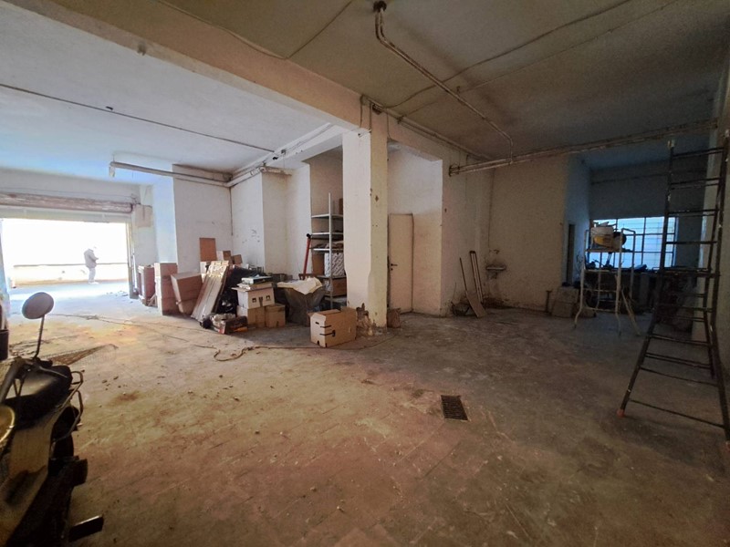 Magazzino in Affitto a Roma, 1'400€, 156 m²