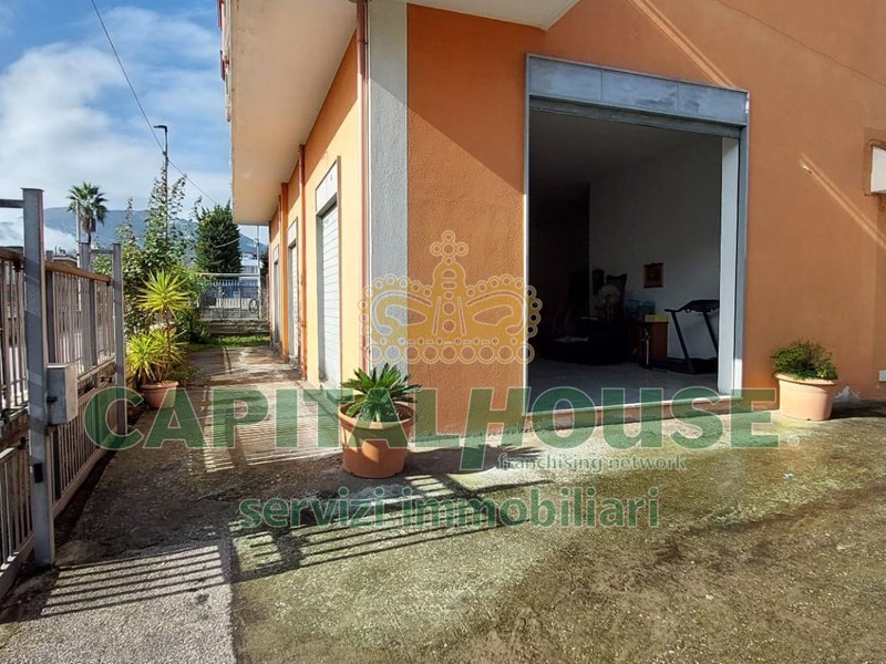 Magazzino in Affitto a San Gennaro Vesuviano, 500€, 120 m²