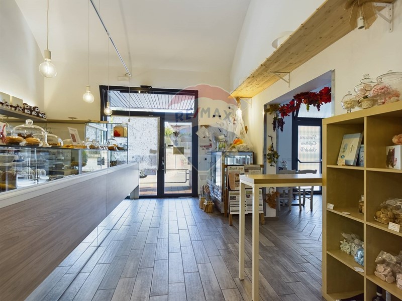 Immobile commerciale in Affitto a Pavia, 1'700€, 120 m²