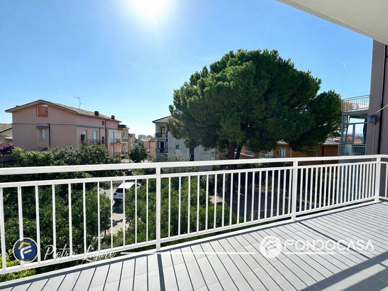 Trilocale in Vendita a Pietra Ligure, 270'000&euro;, 68 m²