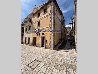 Casa Semi Indipendente in Vendita a Casalduni, 145'000€, 200 m²