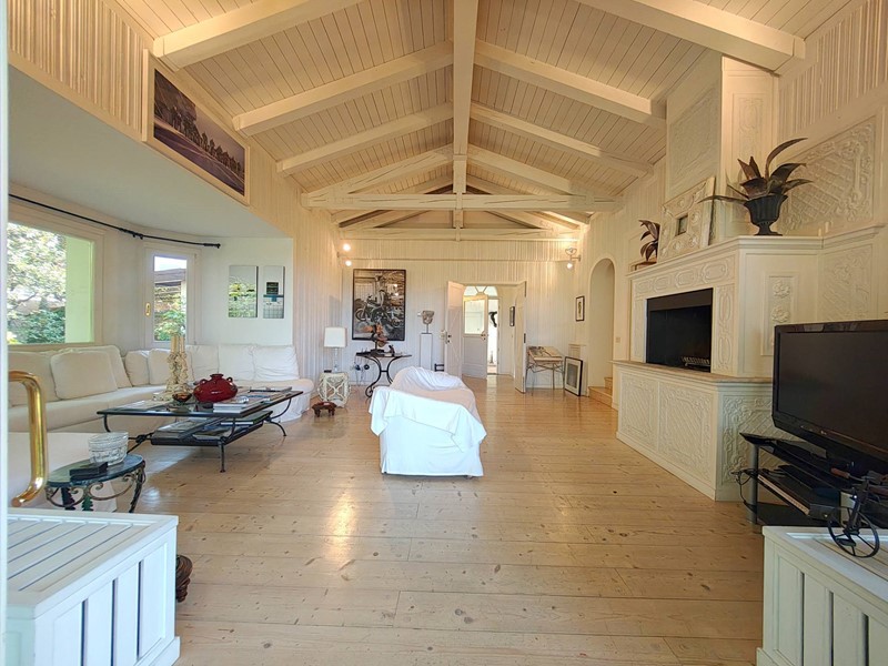 Villa in Vendita a Bogogno, 1'750'000€, 360 m²