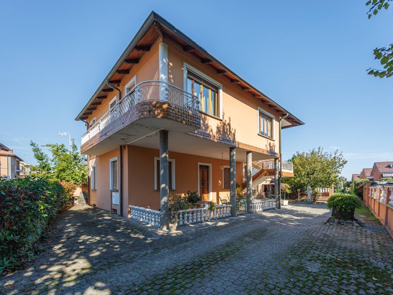 Villa in Vendita a Borgaro Torinese, 390'000€, 240 m²
