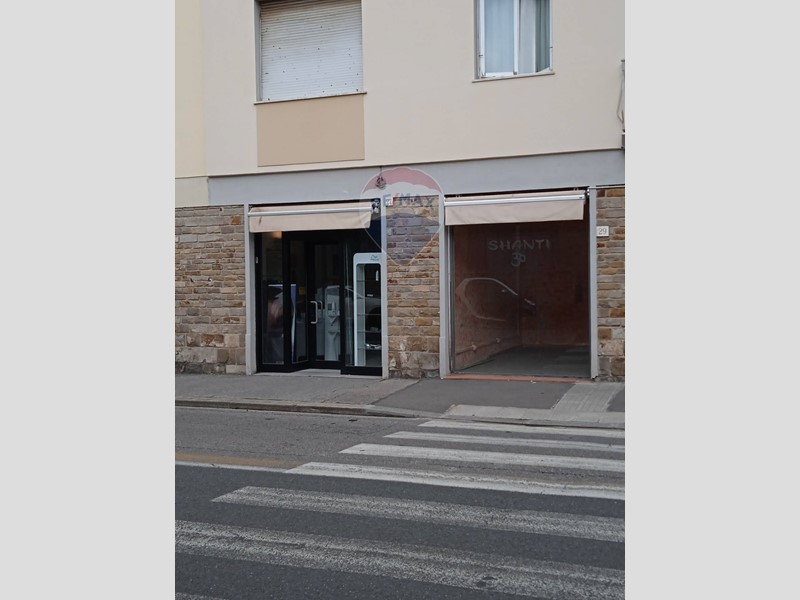Attività commerciale in Vendita a Firenze, 16'000€, 60 m²