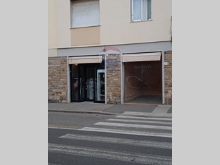 Attività commerciale in Vendita a Firenze, 16'000€, 60 m²