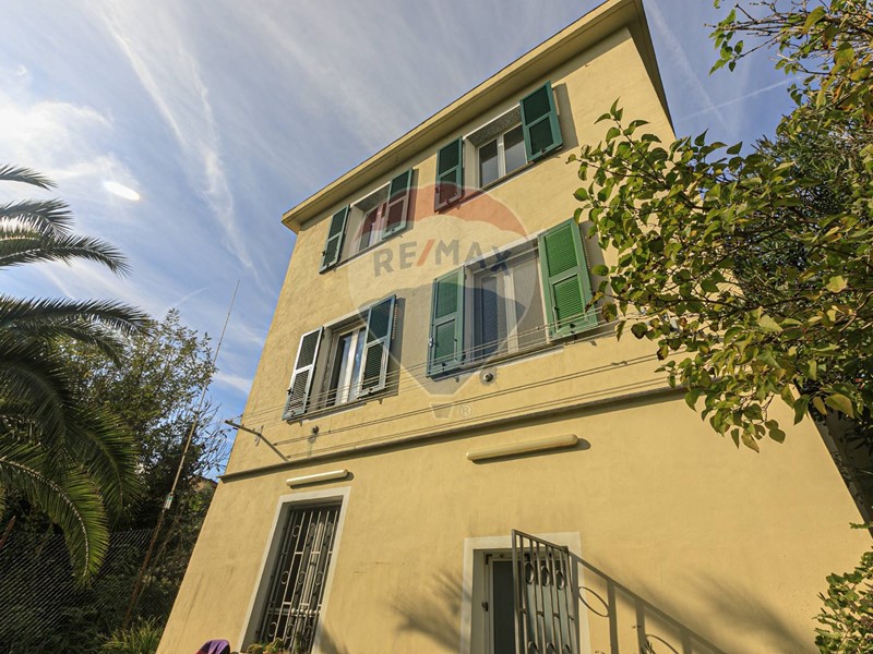 Casa Indipendente in Vendita a Genova, 168'000€, 141 m²