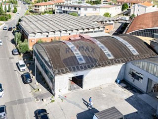 Capannone in Affitto a Montale, 3'850€, 582 m²
