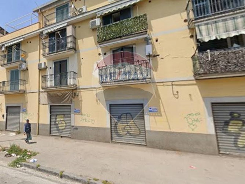 Immobile commerciale in Vendita a Napoli, 370'000€, 594 m²