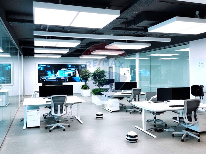 Ufficio in Affitto a Napoli, 5'700€, 570 m²