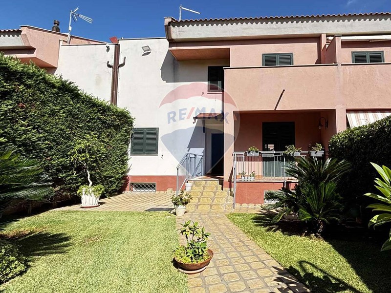 Villetta a schiera in Vendita a Palermo, 373'000€, 219 m²