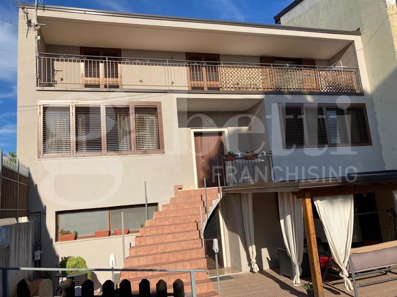 Villa in Vendita a Battipaglia, 310'000€, 250 m²