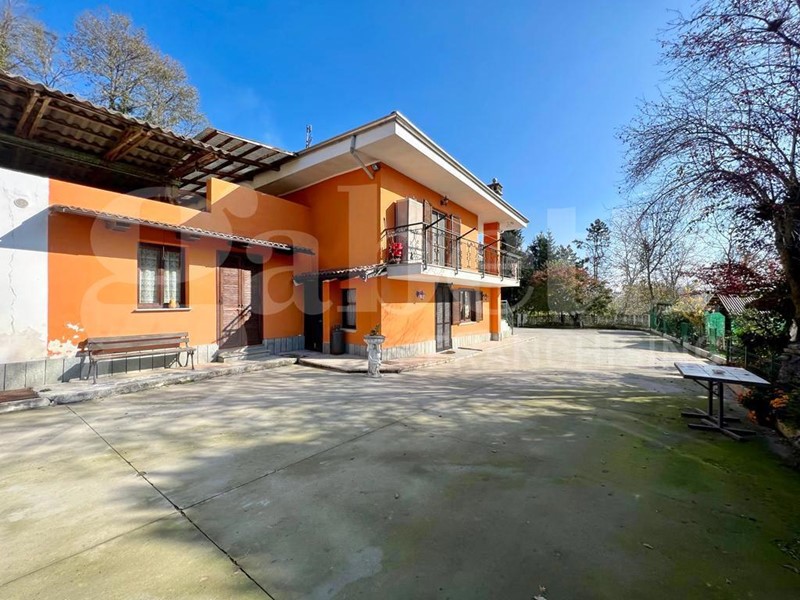 Casa Indipendente in Vendita a Bra, 148'000€, 120 m²