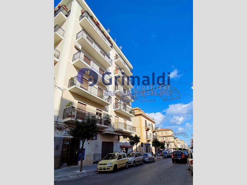 Ufficio in Affitto a Bagheria, 420€, 95 m²