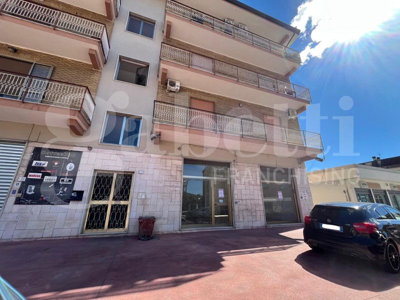 Negozio in Vendita a Piedimonte Matese, 130'000€, 180 m²