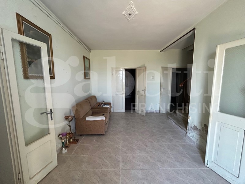 Villa in Vendita a Gavello, 35'000€, 160 m²