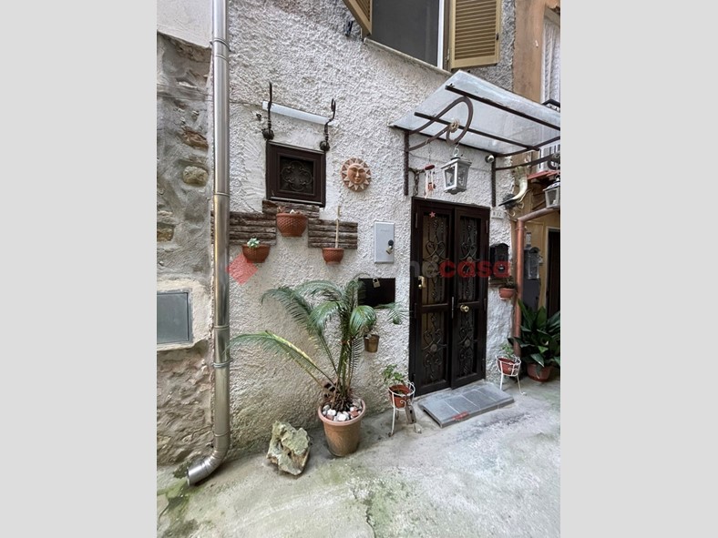 Casa Indipendente in Vendita a Minturno, 69'000€, 110 m²