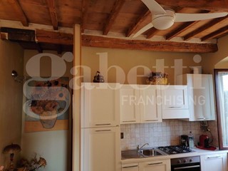 Bilocale in Vendita a Massa Marittima, 110'000€, 59 m², arredato