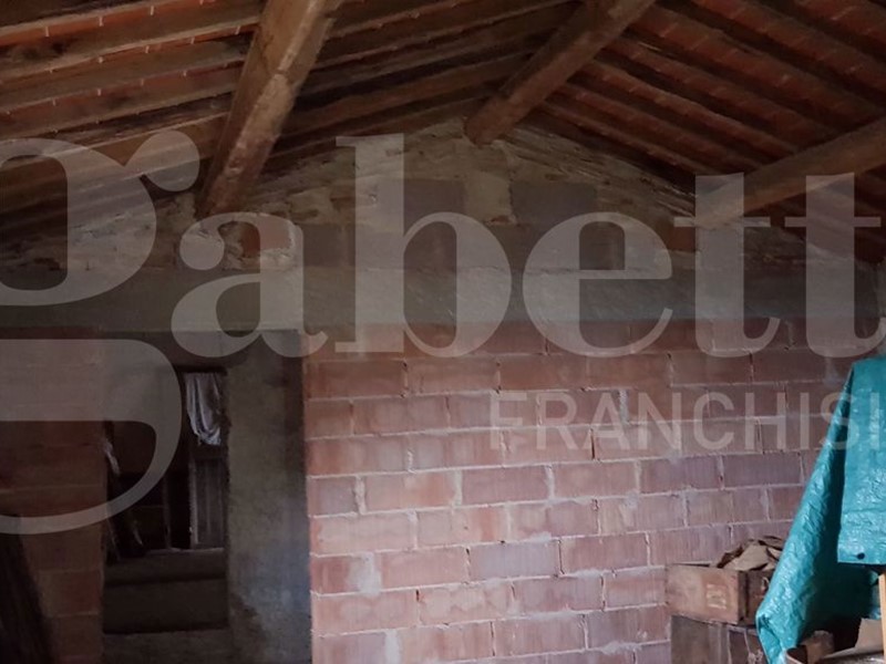Casale in Vendita a Massa Marittima, 250'000€, 330 m²