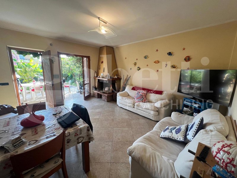 Villa bifamiliare in Vendita a Anzio, 180'000€, 120 m²