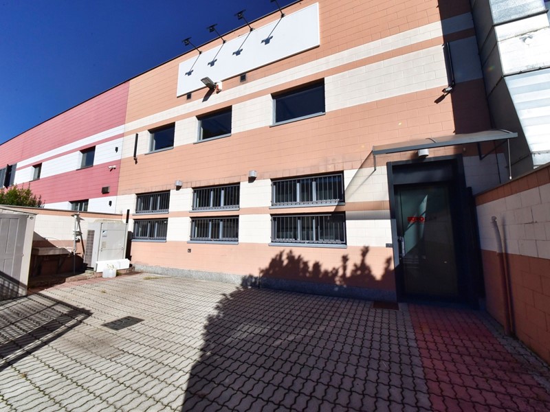 Laboratorio in Vendita a Paderno Dugnano, 290'000€, 235 m²
