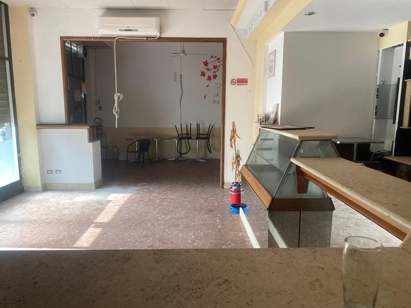 Attività commerciale in Affitto a Terni, 1'100€, 100 m²