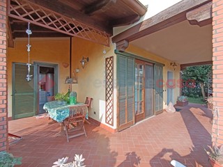 Villa in Vendita a Comignago, 290'000€, 200 m²