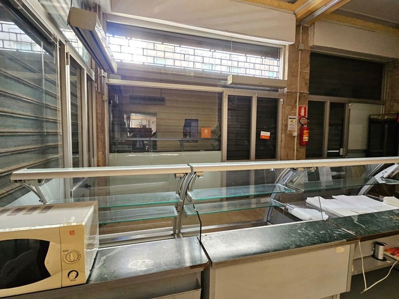 Negozio in Affitto a Palermo, 1'200€, 100 m², arredato