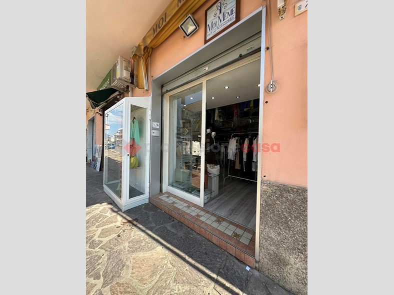 Negozio in Vendita a Minturno, 65'000€, 30 m², arredato