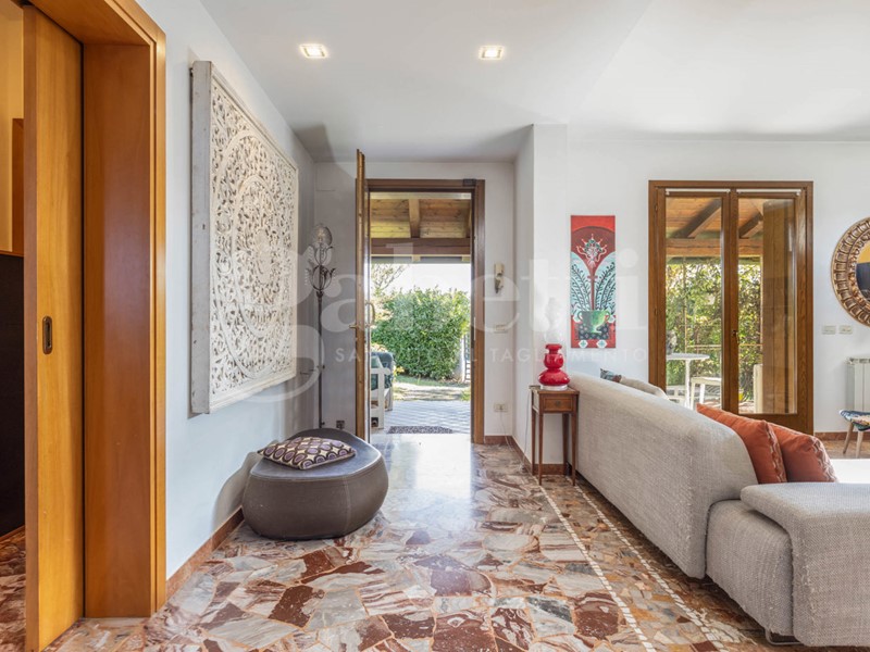 Villa in Vendita a San Vito al Tagliamento, 330'000€, 260 m², arredato