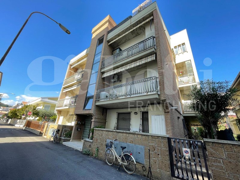 Quadrilocale in Vendita a Tortoreto, 360'000€, 180 m², arredato