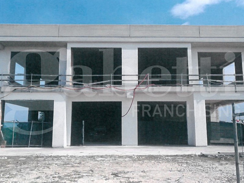 Capannone in Vendita a Rocca San Giovanni, 750'000€, 2425 m²